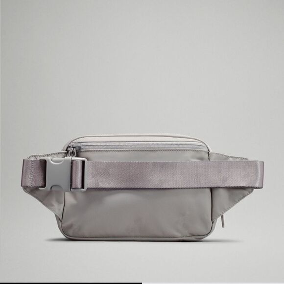 NWT Lululemon Everywhere Belt Bag Silver Drop LARGE - Picture 3 of 7